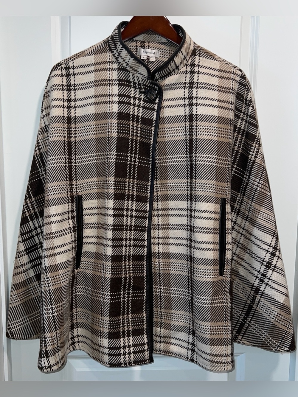 Vintage Appraisal Women’s Plaid Stand-Collar Cape in Neutral Tones Size L